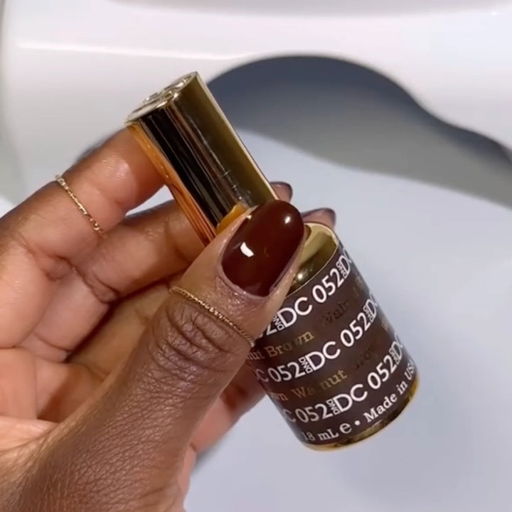 #052 DND DC COLOR DUO Walnut Brown