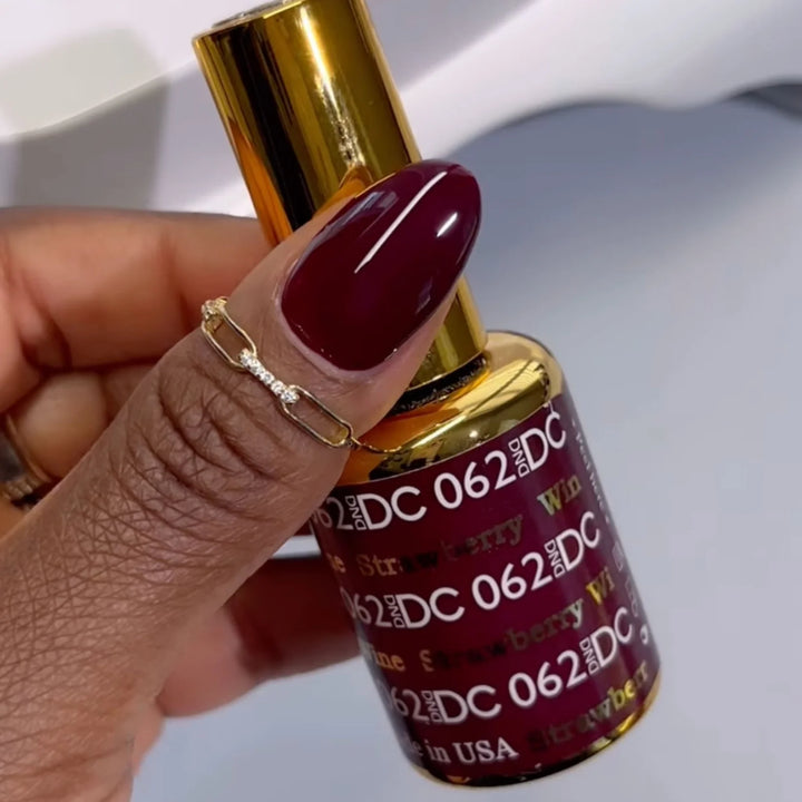 #062 DND DC COLOR DUO Strawberry Wine